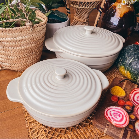 Meyer Other - Meyer 1.5QT Cream Ceramic Quality Pot Handles Lid